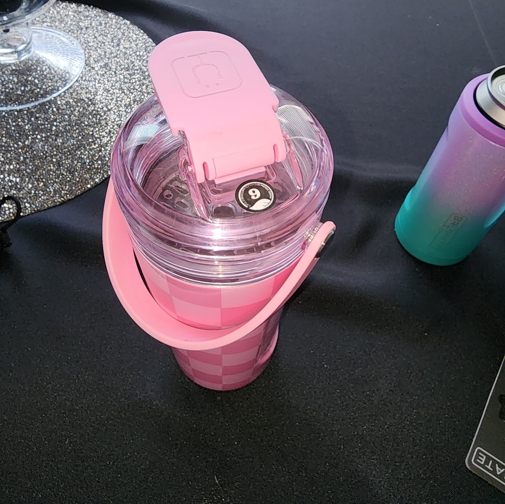 Brumate pink checker multi shaker